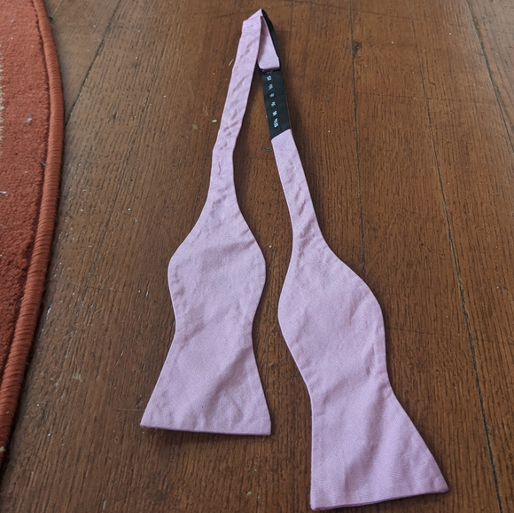 Tommy Hilfiger Other - Tommy Hilfiger bow tie